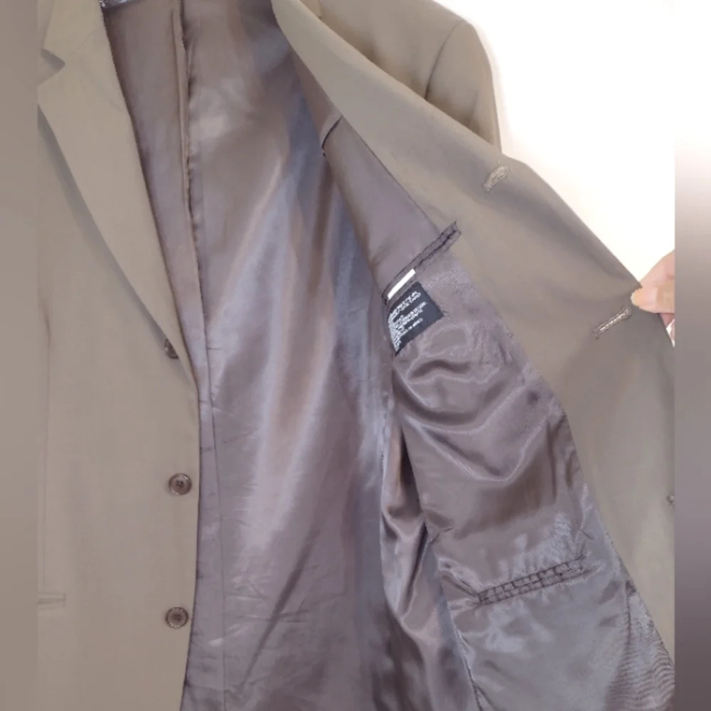J.Ferrar men's classic suit size (38)R.